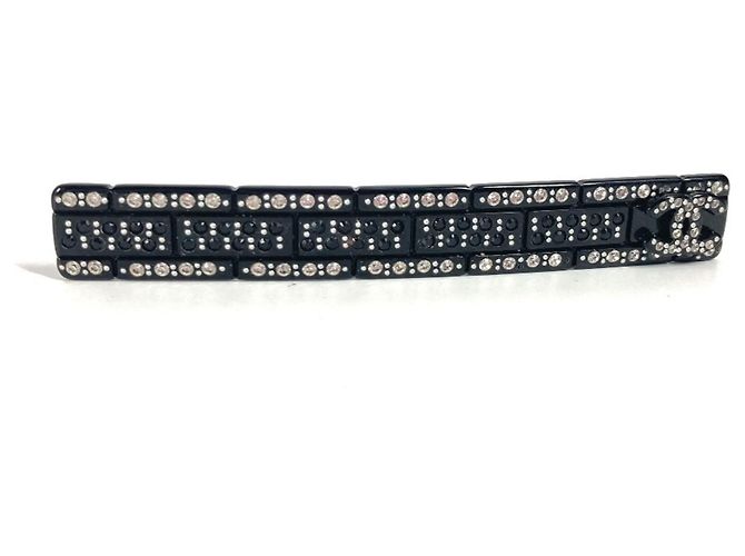 Schwarze Kunststoffhaarbrosche von Chanel