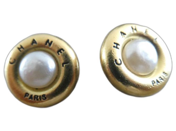 Chanel Paar Manschettenknöpfe für Frauen aus vergoldetem Stahl und Perle, VINTAGE Gold hardware