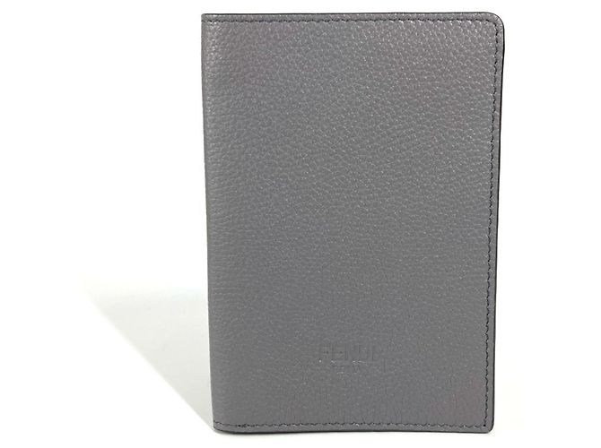 Capa de passaporte em couro cinza Fendi Marrom