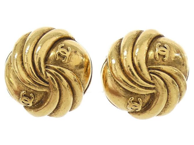 Pendientes de clip dorados Chanel