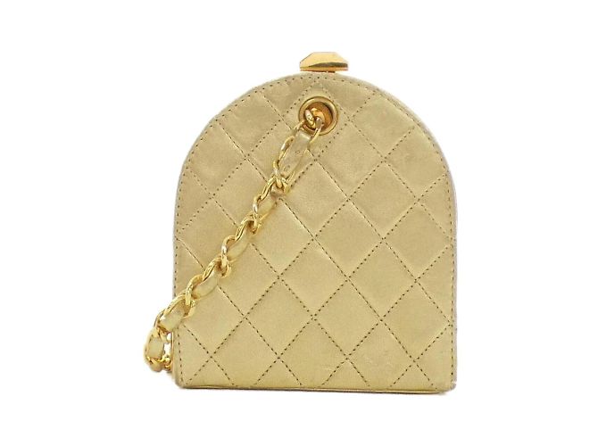 Bolsa de ombro com hardware dourado Chanel
