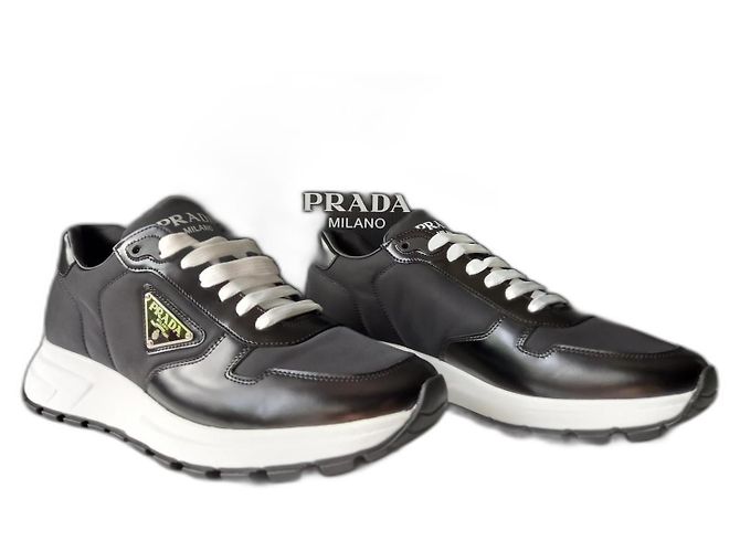 Sneakers Prada in Re-Nylon e pelle nera Nero