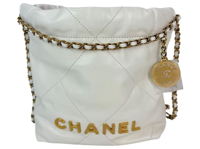 Bolsa transversal Chanel 22 Mini em couro de bezerro brilhante acolchoado branco
