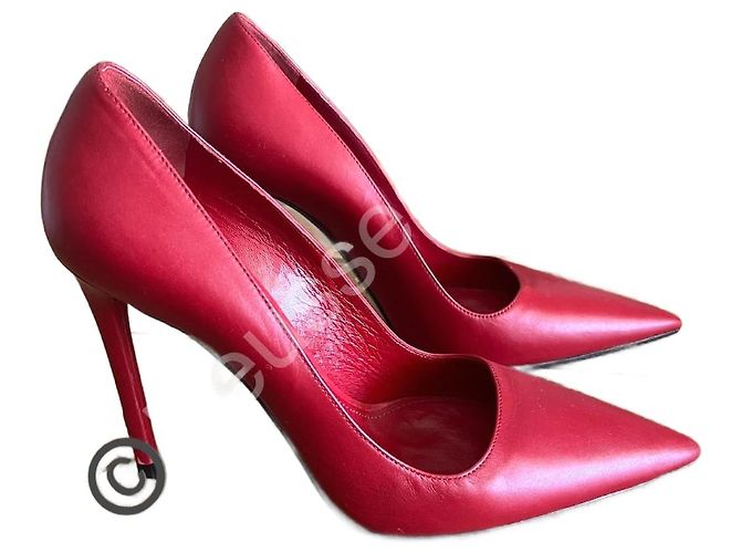 Red leather Prada pumps in very good condition