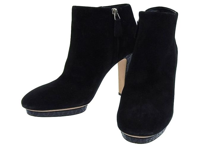 Bottes courtes en daim Chanel logo noir 38C