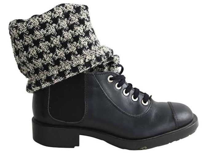 Chanel Leather boots Black