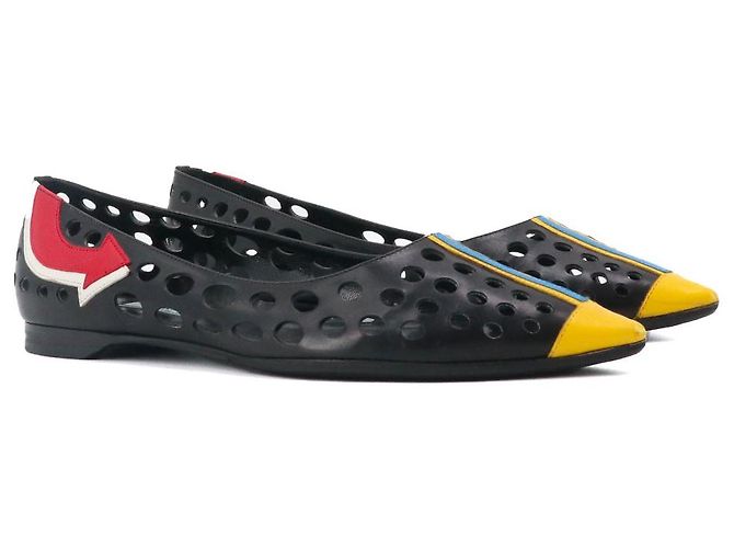 PRADA - Prada ballerinas in black perforated leather (T39)