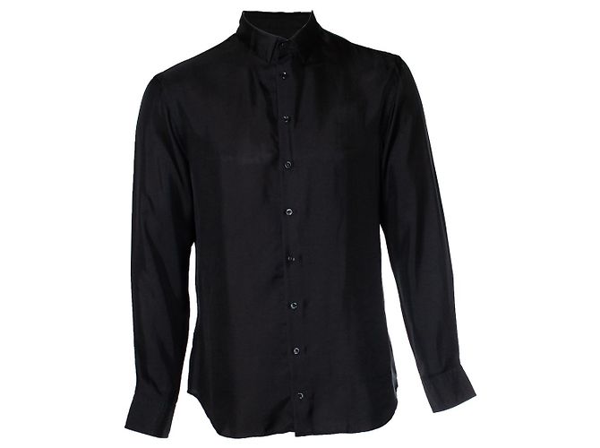 Giorgio Armani, Camisa de seda preta