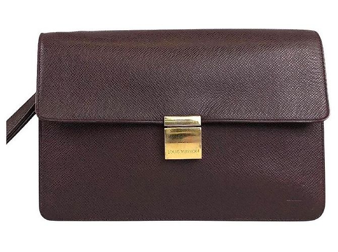 Louis Vuitton Clutch aus lila Leder