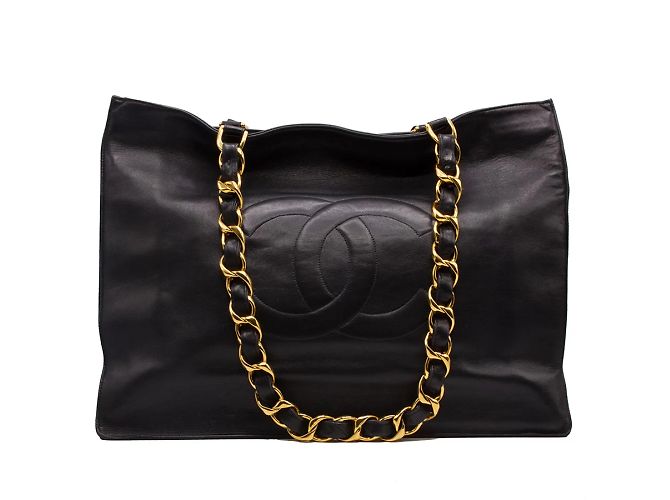 Bolsa Chanel CC em couro de cordeiro preto