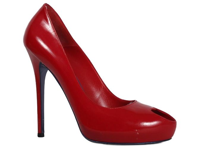 Rote Lacklederabsätze von Alexander McQueen