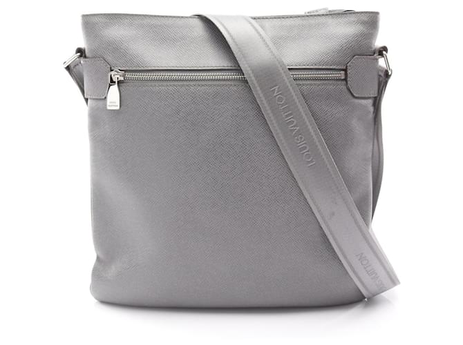 Louis Vuitton Sasha Taiga Shoulder Bag Brown Leather  ref.2362170