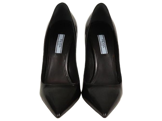 Sapatos de salto pretos com bico fino Prada