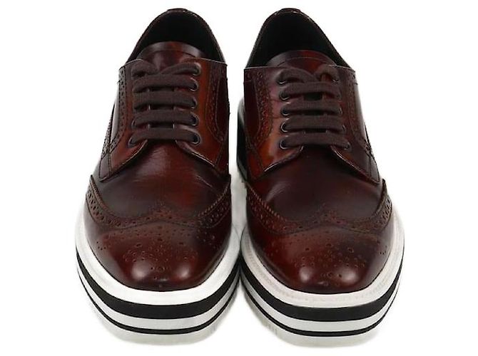 Baskets Derby à plateforme en cuir brogue marron Prada