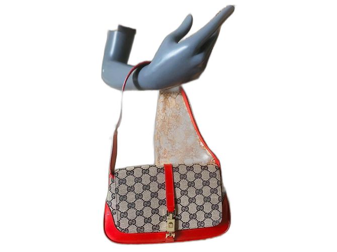 Gucci Jackie Handtasche aus rotem Leder