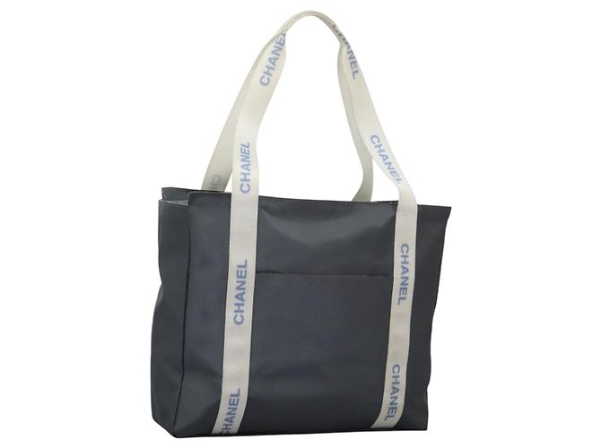 Bolsa esportiva CHANEL em nylon cinza e branco com logo CC Auth ar13479 Marrom