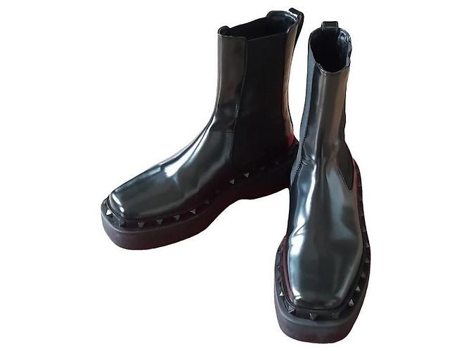 Botines Rockstud Valentino Garavani de cuero negro