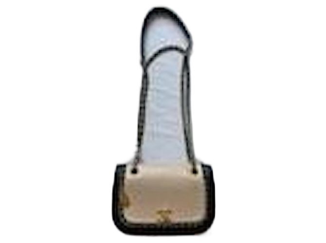 Bolsa de ombro Chanel em couro bege com ferragens douradas