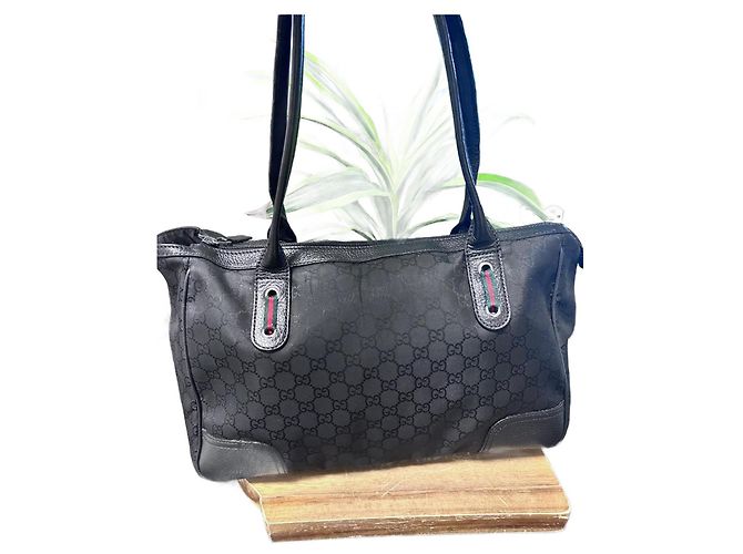 Borsa a spalla Gucci in nylon nero