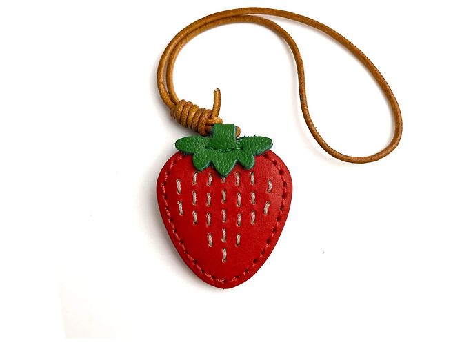 Autre Marque Charm de couro vermelho morango 