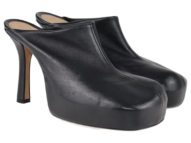 Bottega Veneta Mule a punta quadrata nera Nero