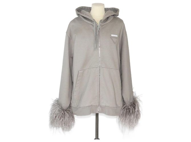Graue Kapuzenjacke mit Federn von Prada Braun