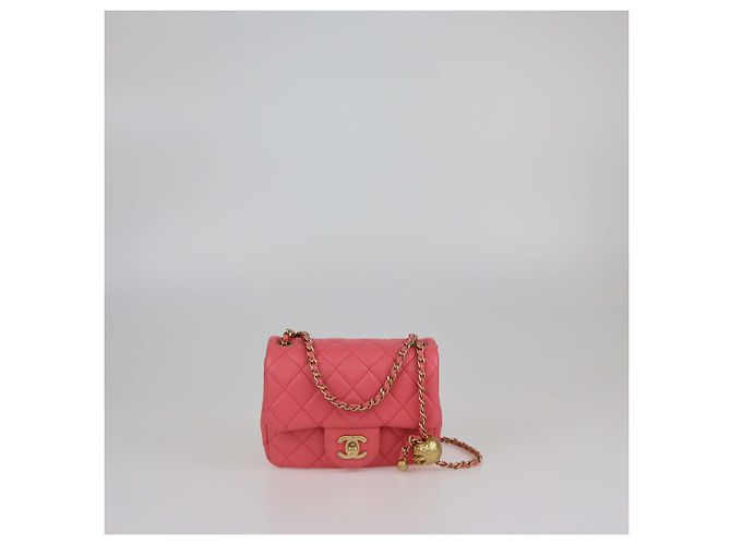 Bolsa de flap mini quadrada matelassada rosa Chanel com pérolas Crush