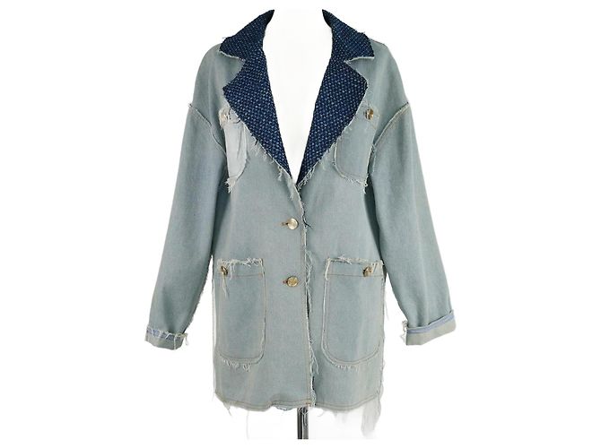 Giacca dettagliata in denim blu e tweed con colletto e tasche Chanel