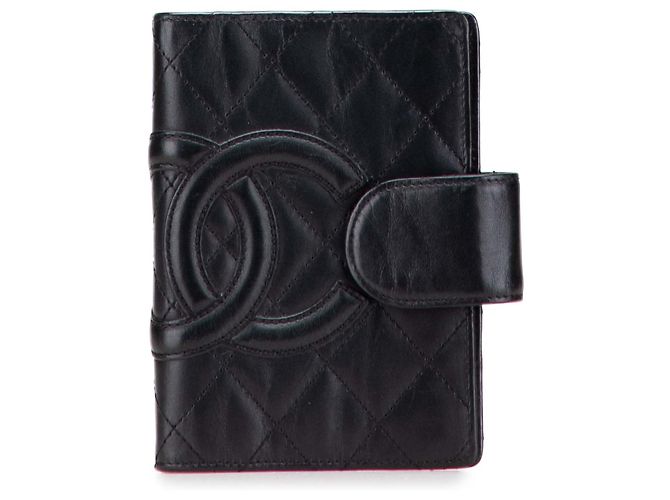 Capa de caderno acolchoada em pele de cordeiro preta Cambon da Chanel Preto