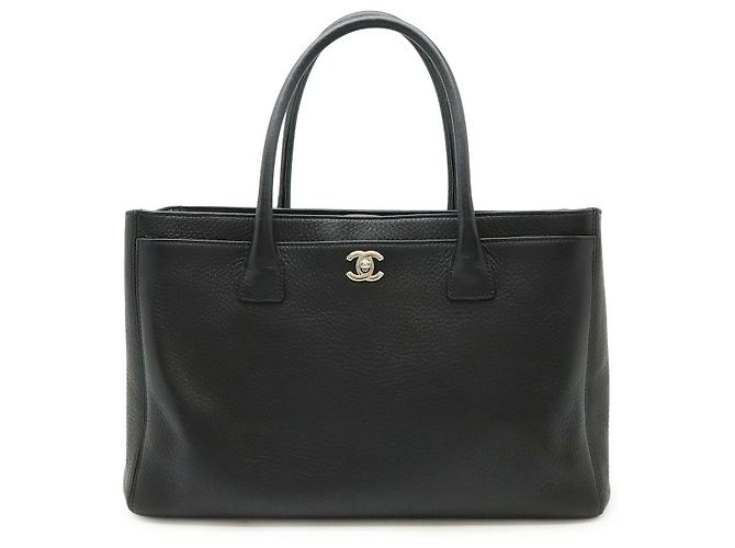 Borsa Tote della Linea Executive di Chanel nera Nero Pelle Vitello simile a un vitello