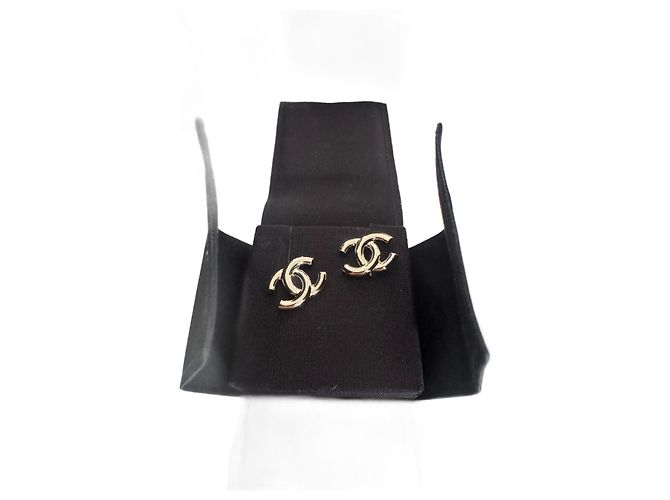 Orecchini Chanel placcati oro D'oro