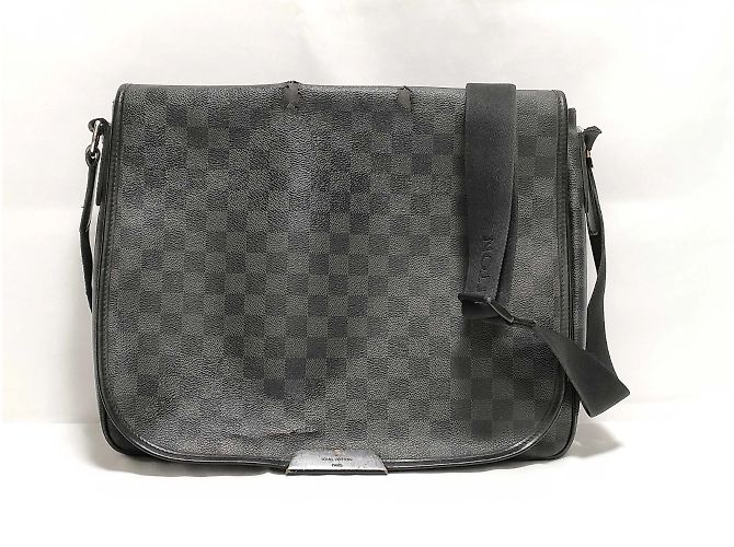 Louis Vuitton Damier Graphite Daniel MM Messenger Bag Black