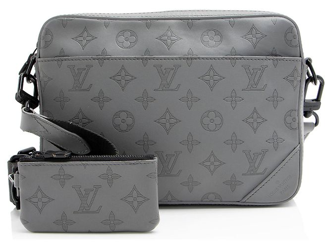 Sac Messenger Duo Monogram Shadow Louis Vuitton Gris