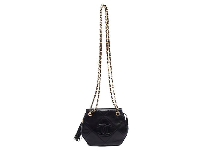 Borsa a Spalla Chanel in Pelle di Agnello con Marchio Coco Nera Nero