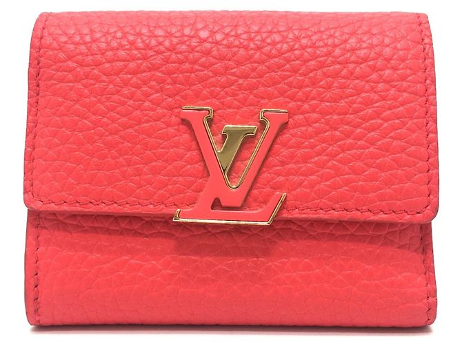 Cartera Compacta Tri-fold Capucines XS Louis Vuitton Roja