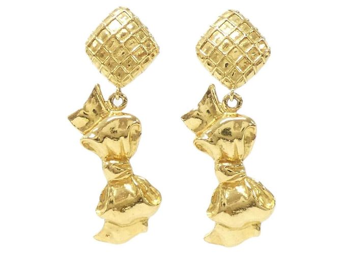 Gold Clip Ohrringe von Chanel Golden