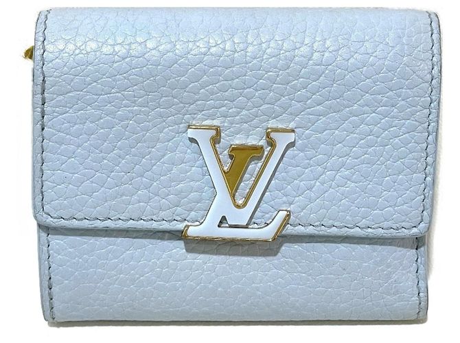 Portefeuille Capucines XS Compact à Trois Volets Louis Vuitton Bleu