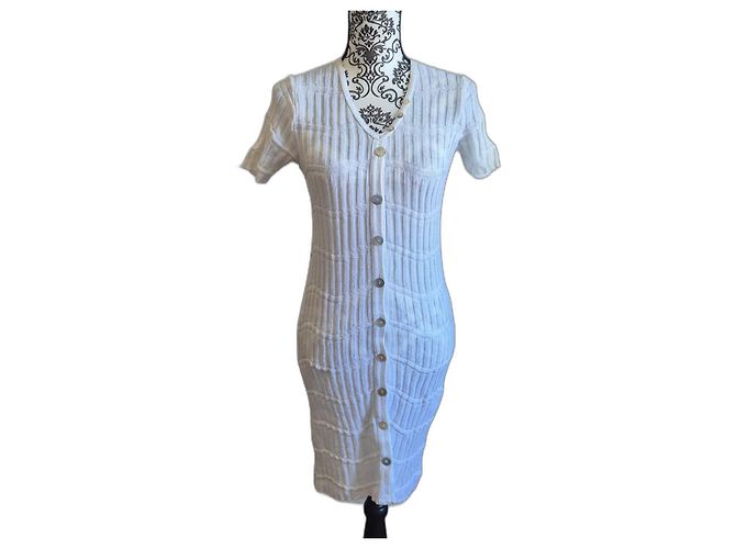Weißes enges Strickkleid mit Perlmuttknopf von La Fée Maraboutée Größe 36 S 1