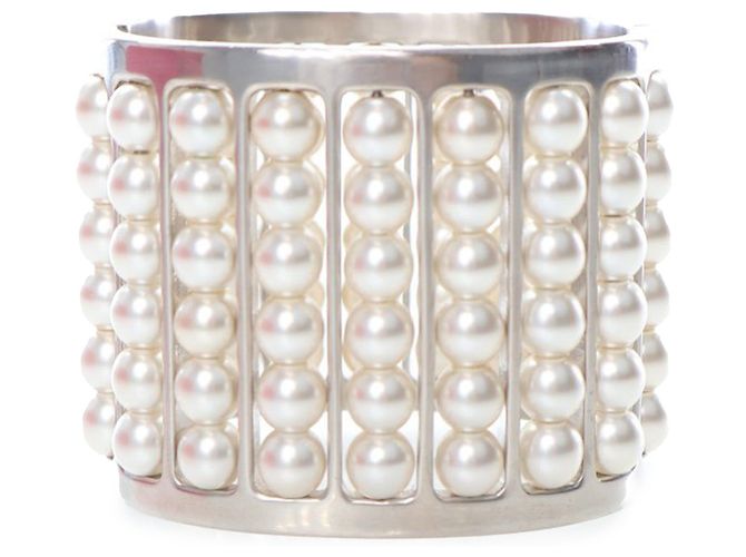 Pulsera ancha de perlas chapada en plata Chanel