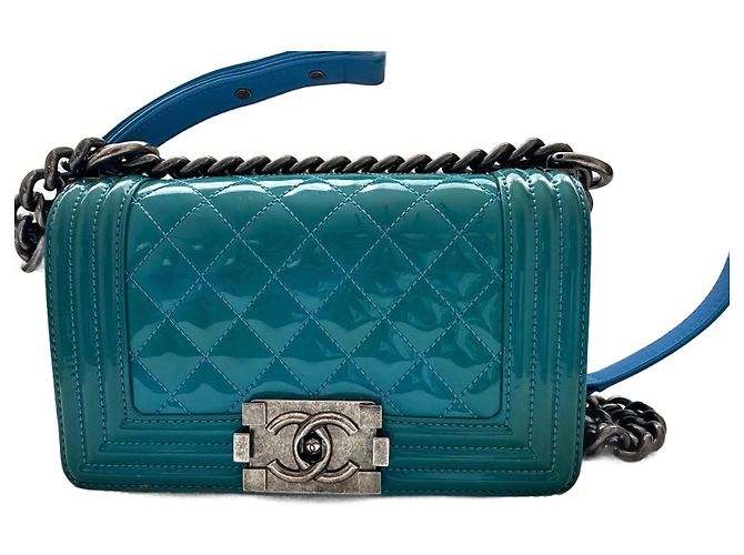 Bolso Chanel Boy azul de charol