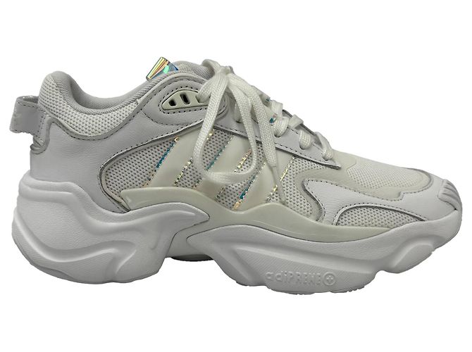 Autre Marque Chaussures Adidas Magmur Runner en polyester blanc Écru