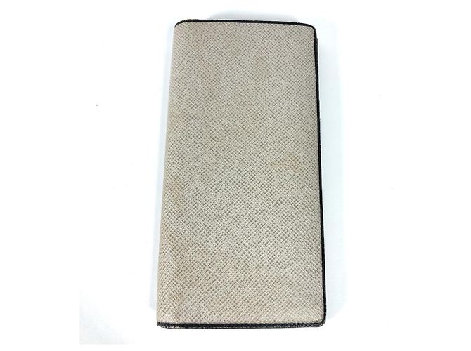 Cartera Larga Brazza en Taiga Louis Vuitton Beige
