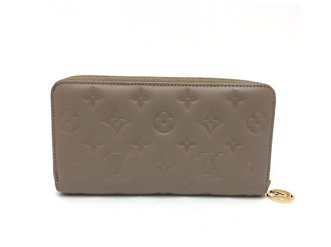 Carteira Zippy Monogram Embossada Louis Vuitton Bege