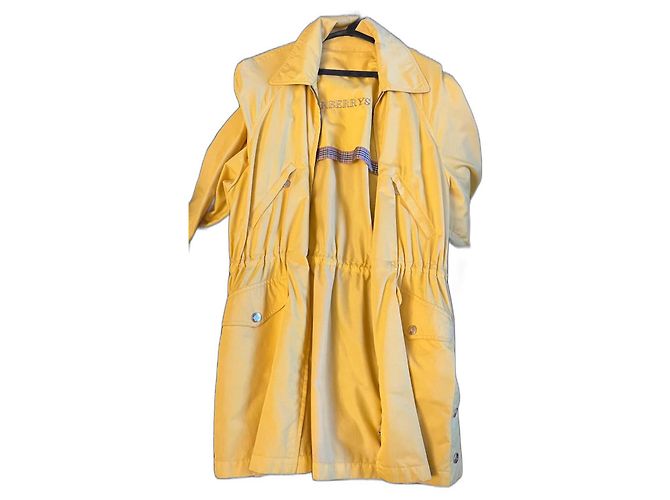 Gabardina Burberry amarilla Amarillo