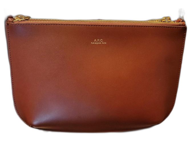 Apc Bolsa Sarah em Couro Liso Castanho Avelã Marrom
