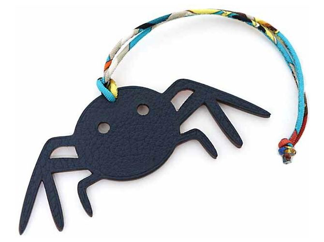Charm de Bolsa Aranha Petit H da Hermès Laranja Azul marinho