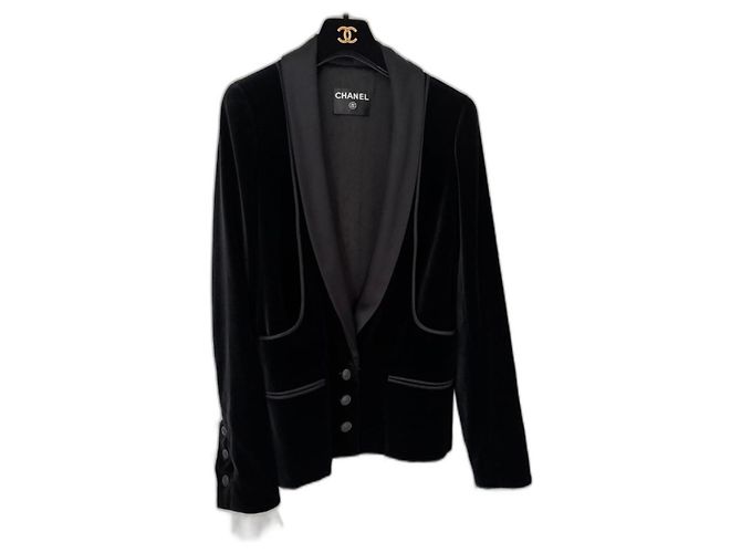 La piccola giacca nera Chanel Nero