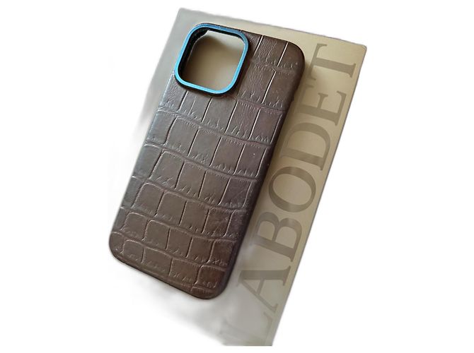 Autre Marque Luxurious Labodét Case in Genuine Alligator - iPhone 15 Pro Max - Brown