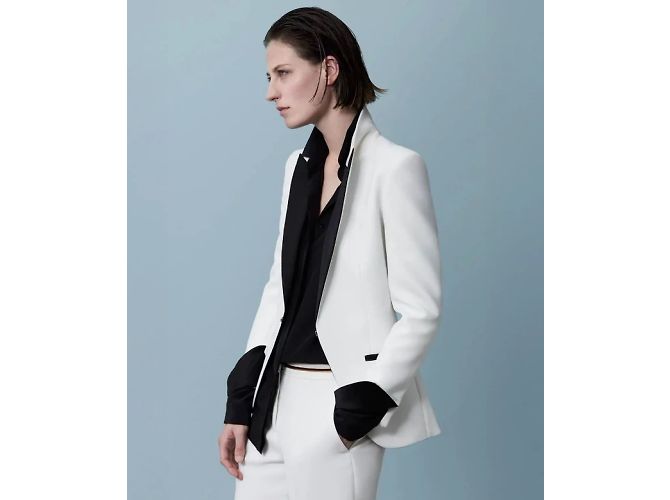 smoking Barbara Bui, model Black Shawl Resort 2017. White