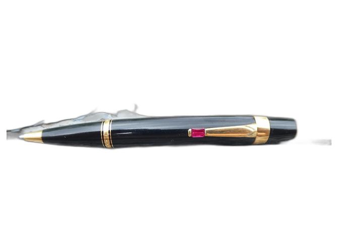 stylo a bille montblanc boheme pierre rouge